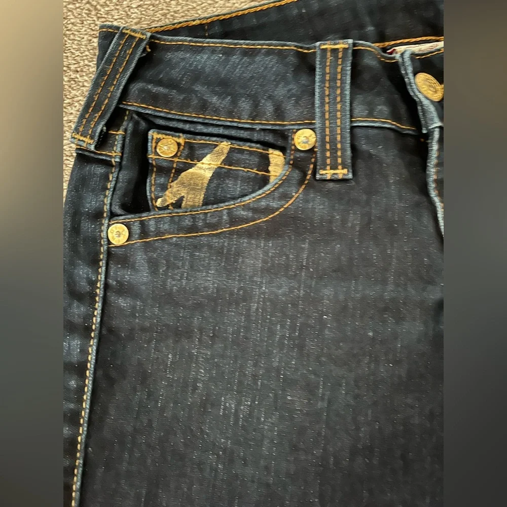 True Religion Joey Gold Foil Pocket Twisted Hem Slim Flare Jeans – Dark Wash - Picture 10 of 13